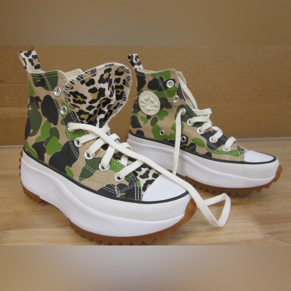 Converse Unisex Camouflage Run Star Hiker High-Top. Size 3.5 Men / 5 Women
